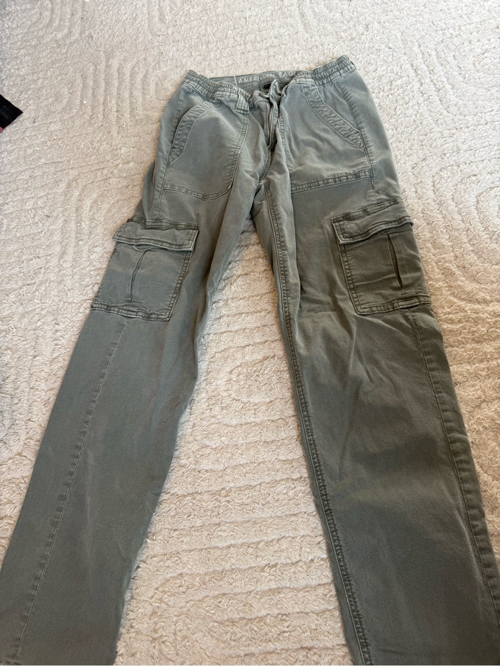 American Eagle Light Olive Cargo Pants - Picture 4 of 5